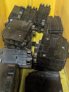 lot 72 image: Bin of Mixed Siemens Electrical Breakers