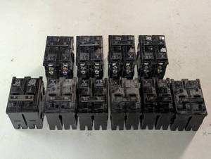 lot 74 image: 10 Siemens Electrical Breakers - 15amp - 25amp