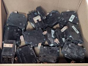 lot 76 image: Mixed Lot of Eaton Breakers 15 amp and up