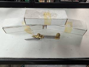 lot 82 image: Lot of 3 Gas Torch Heads - Cutting, Welding, Heating - Model 141C