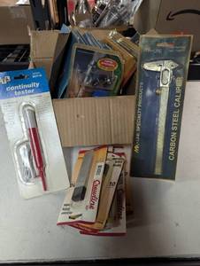 lot 89 image: Mixed lot of tools and testers and blades