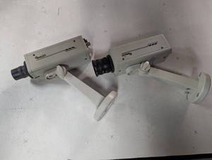 lot 84 image: Set of 2 Security Cameras with Mounts