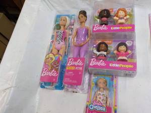 lot 108 image: Barbies...