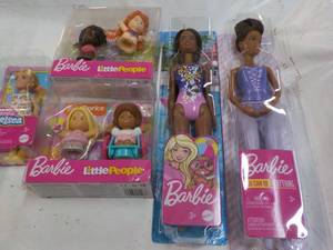 lot 110 image: Barbies...
