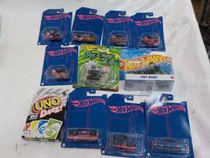lot 148 image: Hot Wheels and UNO Cards...