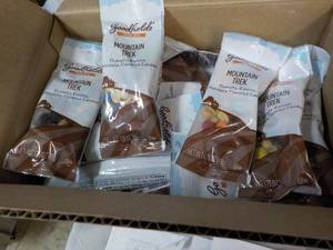 lot 192 image: 24 ct 1.75 oz bags Goodfields Moun...