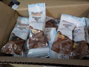 lot 193 image: 24 ct 1.75 oz bags Goodfields Moun...