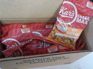 lot 198 image: 12 ct 4 oz bags Kars Hot Buffalo Sn...