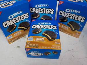 lot 214 image: 4 ct Oreo Cakesters Peanut Butter F...