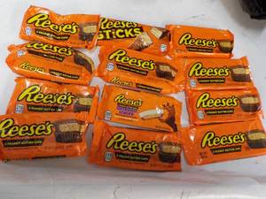 lot 278 image: Reeses Candy...