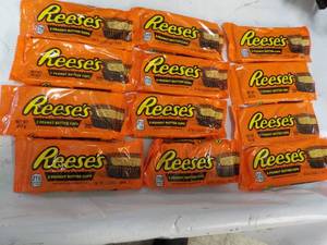 lot 280 image: Reeses Candy...