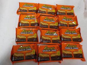 lot 284 image: Reeses Snack Candy...