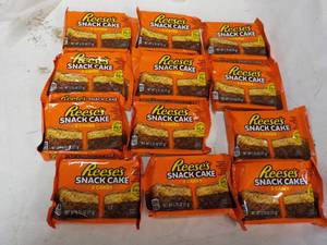lot 285 image: Reeses Snack Candy...