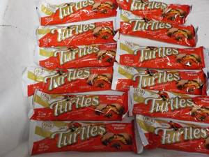 lot 290 image: Turtles Candy...