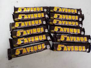 lot 293 image: 5th Avenue Candy...