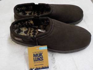 lot 329 image: MukLuks Mens Size 12 Chocolate Sli...