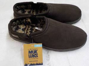 lot 331 image: MukLuks Mens Size 12 Chocolate Sli...