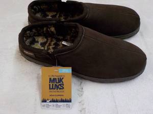 lot 333 image: MukLuks Mens Size 12 Chocolate Sli...