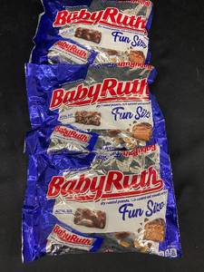 lot 5 image: Lot of 4 Fun Size Baby Ruth Chocolate Bars