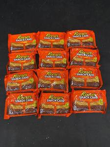 lot 13 image: DD - Set of 12 Reeses Snack Cakes - 2 Cakes per Package