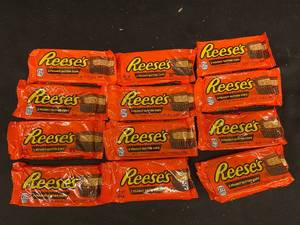 lot 18 image: II - Lot of 12 Reeses Peanut Butter Cups (2 Cups per Pack)
