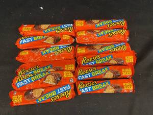 lot 34 image: VV - Collection of 12 King Size Reeses Fast Break Candy Bars