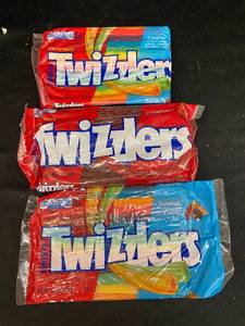 lot 36 image: WW - Variety Pack of Twizzlers Licorice Candy - Rainbow and Strawberry Flavors (3 Packs)