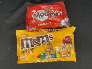lot 57 image: E - Assorted Snack Size Mounds and Peanut M&Ms Candy Bags