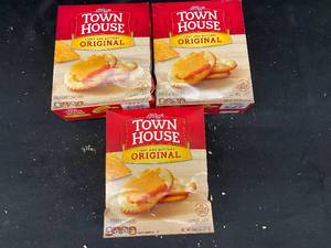 lot 71 image: M - 3 Boxes of Town House Original Light and Buttery Crackers - Best By Jan 2025