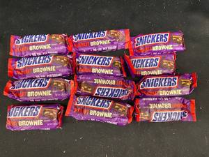 lot 86 image: S - Assorted Snickers Peanut Brownie Bars - Set of 12