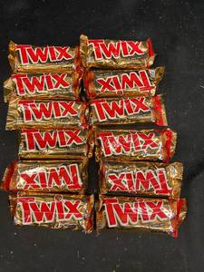 lot 88 image: S - Lot of 12 Twix Candy Bars - Best Before 012024