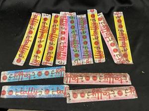 lot 90 image: S - Assorted Taffy Candy - 12 Pieces in Various Flavors