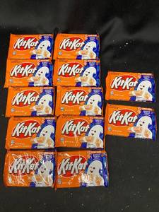 lot 95 image: T - Lot of 12 King Size Kit Kat Ghost Toast Candy Bars