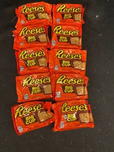 lot 100 image: U - Lot of 10 Reeses Big Cup Milk Chocolate & Peanut Butter (1.4 oz Each)