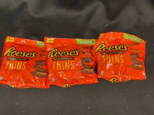 lot 101 image: U - 3 Packs of Reeses Peanut Butter Thins - Share Size