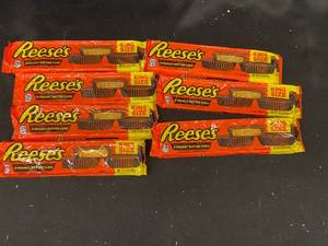 lot 103 image: U - Lot of 7 King Size Reeses Peanut Butter Cups (Best Before April 2025)