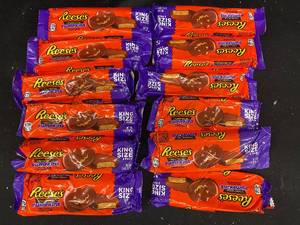 lot 357 image: O - Set of 12 Reeses Pumpkins King Size Peanut Butter Candy Bars