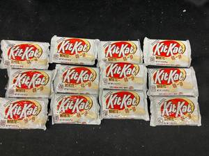 lot 359 image: R - Lot of 12 White Kit Kat Bars - 1.5 oz Each