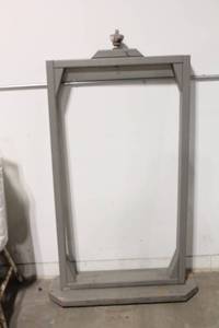 lot 27 image: Vintage Gray Wooden Display Stand with Decorative Finial