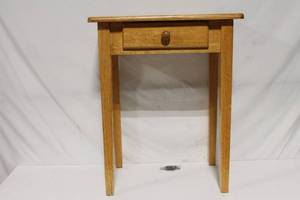 lot 57 image: Vintage Wooden End Table with Drawer