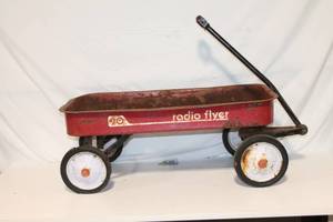 lot 67 image: Vintage Radio Flyer 90 Red Wagon