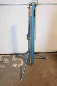 lot 73 image: Portable Display Screen Stand with Retractable Fabric