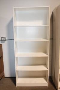 lot 81 image: Tall White Bookshelf with 5 Adjustable Shelves