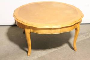 lot 83 image: Vintage Round Coffee Table with Leather Top