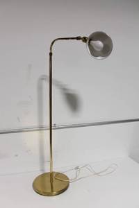 lot A-97 image: Vintage Brass Floor Lamp with Adjustable Arm and Shade