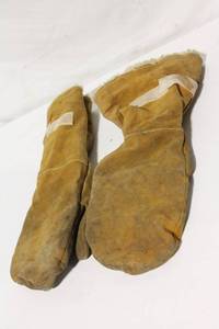 lot 148 image: Vintage Leather Work Gloves with Thinsulate Lining