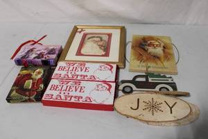 lot 170 image: Christmas Decor Lot featuring Santa-Themed Items