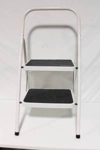 lot 178 image: 2-Step Folding Ladder with Non-Slip Steps