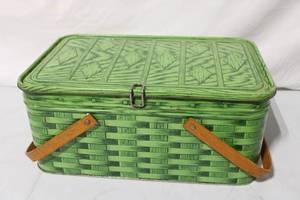 lot 189 image: Vintage Green Woven Picnic Basket with Metal Liner