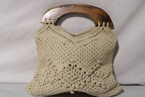 lot 190 image: Vintage Crocheted Handbag with Wooden Handle